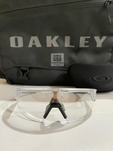 Oakley Sphaera OO9403-07 Matte Clear/Clear Photochromic